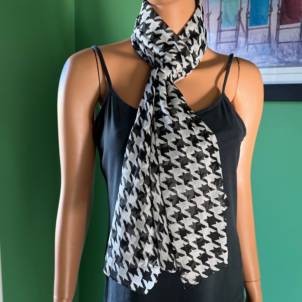 🧣🧣NWOT Cejon Monochrome Houndstooth Scarf🧣🧣